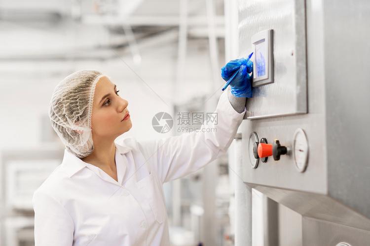 赛博格的甜蜜革新 冰淇淋智能工厂中的女性编程力量
